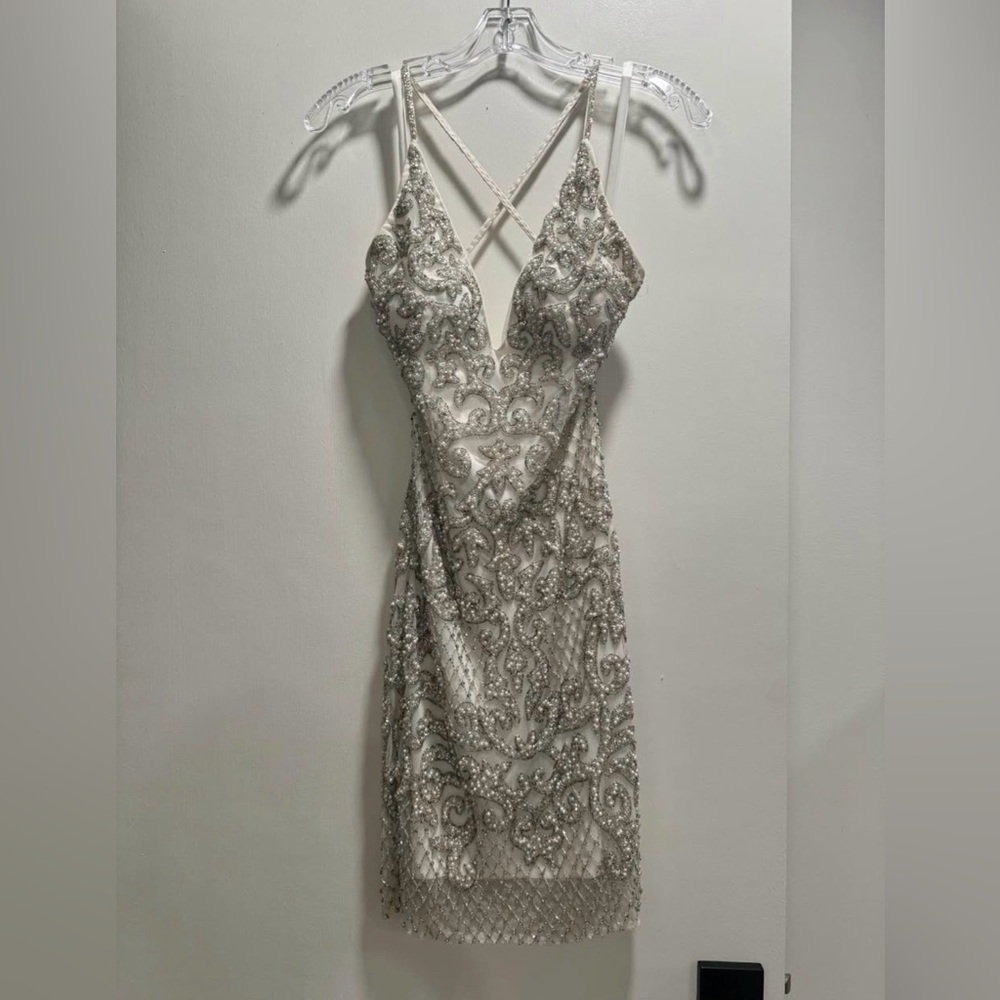Formal Dress - Picture 3 of 6